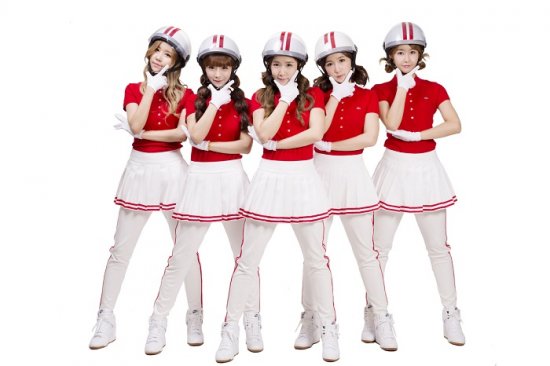 <em>韩国女子组合</em>神曲打气舞胜鸟叔+蜡笔团将