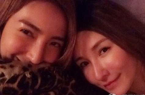  萧亚轩杨谨华 素颜合照 网友指太像:分不清楚_